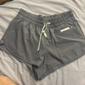 Vuori clementine short 2.5” extra small